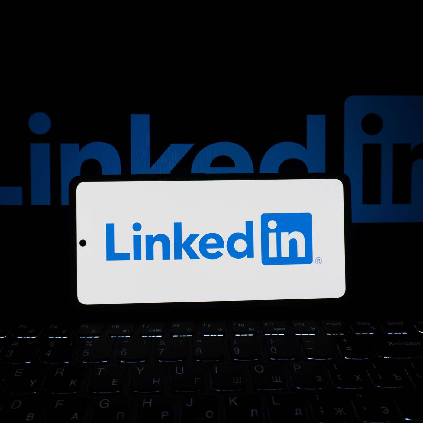 CEOs Should Post on LinkedIn Every Week: Here's Why episode artwork