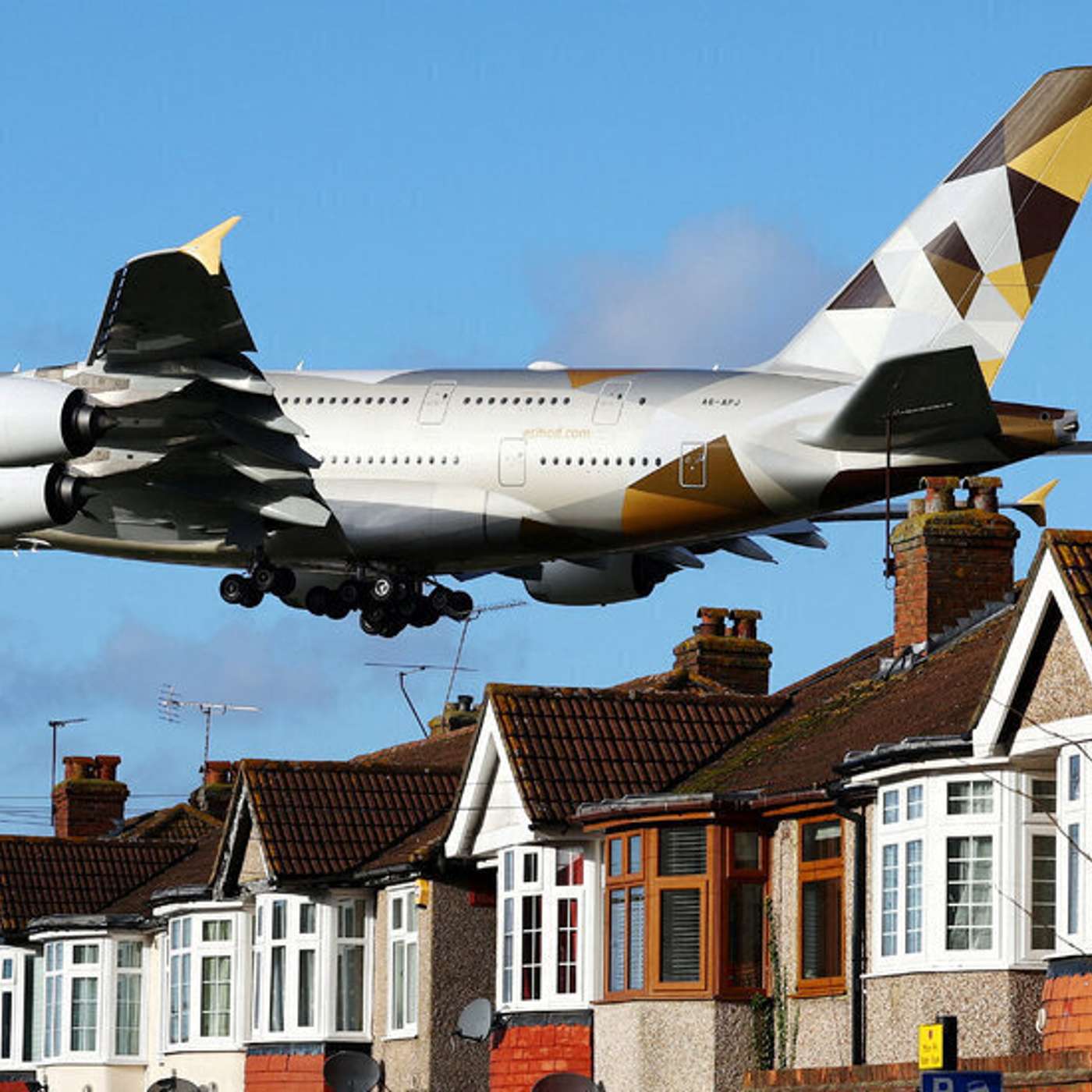 2024 GOP Race Intensifies, Europe in Chaos: Storm Isha and Jocelyn, German Protests Against Right-Wing Extremism, Protests Demand Hostages' Release, and more...