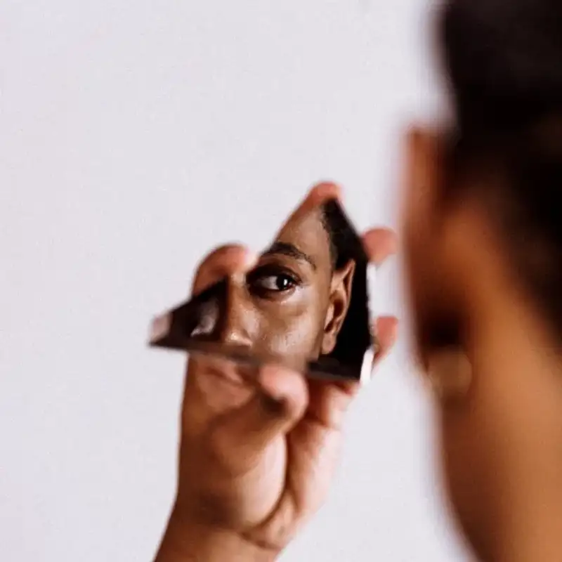 ENTREPRISE - Miroir, mon beau miroir… ce que je vois chez toi parle de moi !