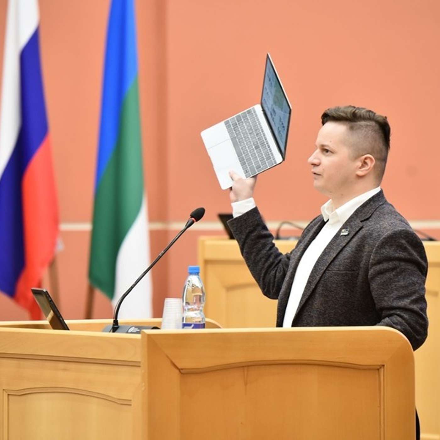 Депутат из Коми пытается инициировать отставку губернатора Уйбы