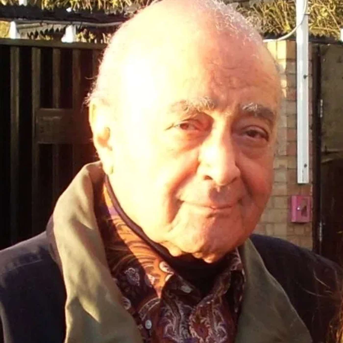 Al Fayed Accused After Death, Starmer Faces Backlash over Gifts, Coastal Biodiversity Faces Crisis, Joshua and Dubois Clash for Title, and more... episode artwork