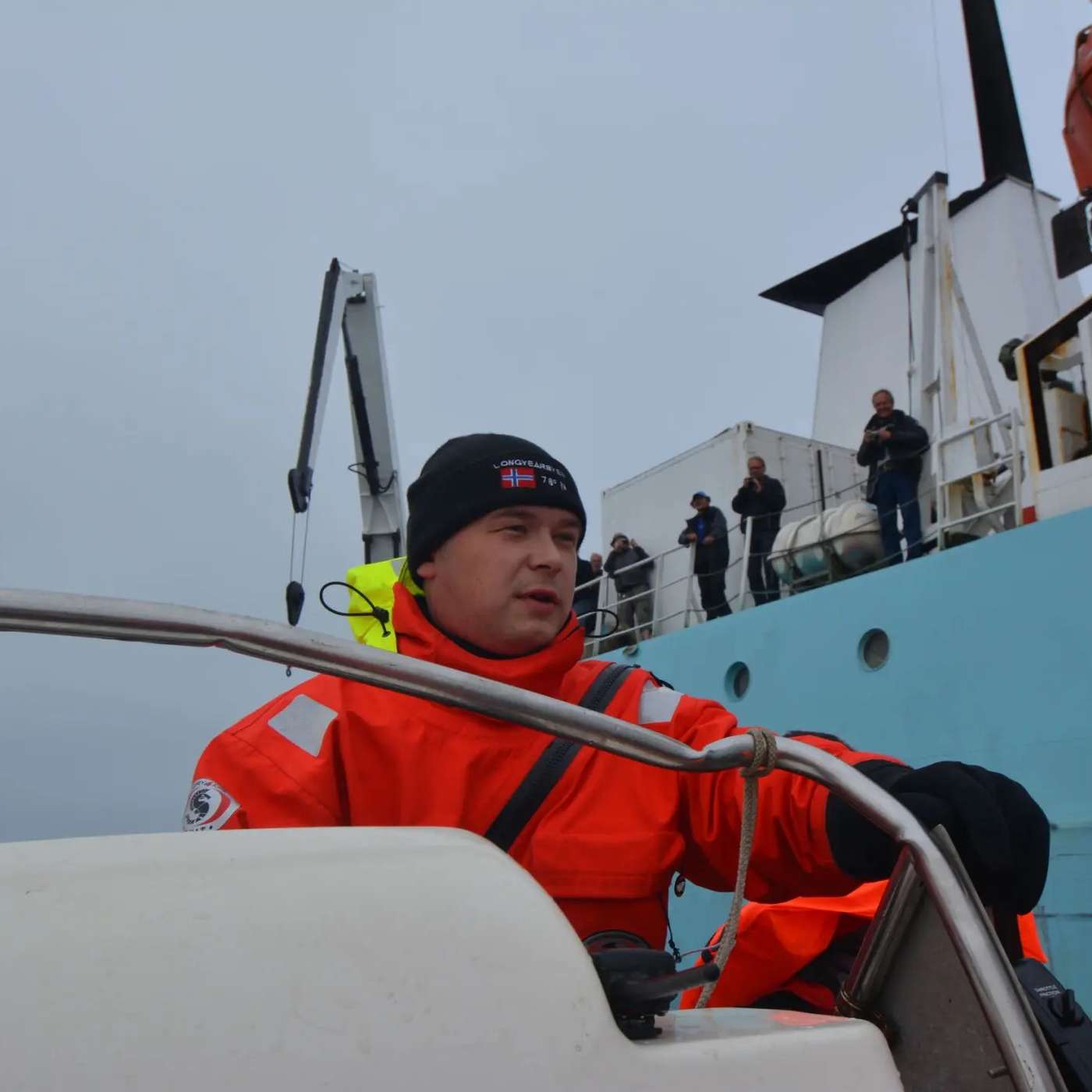 Губернатор уделяет повышенное внимание контролю российских рейсов на Свальбард