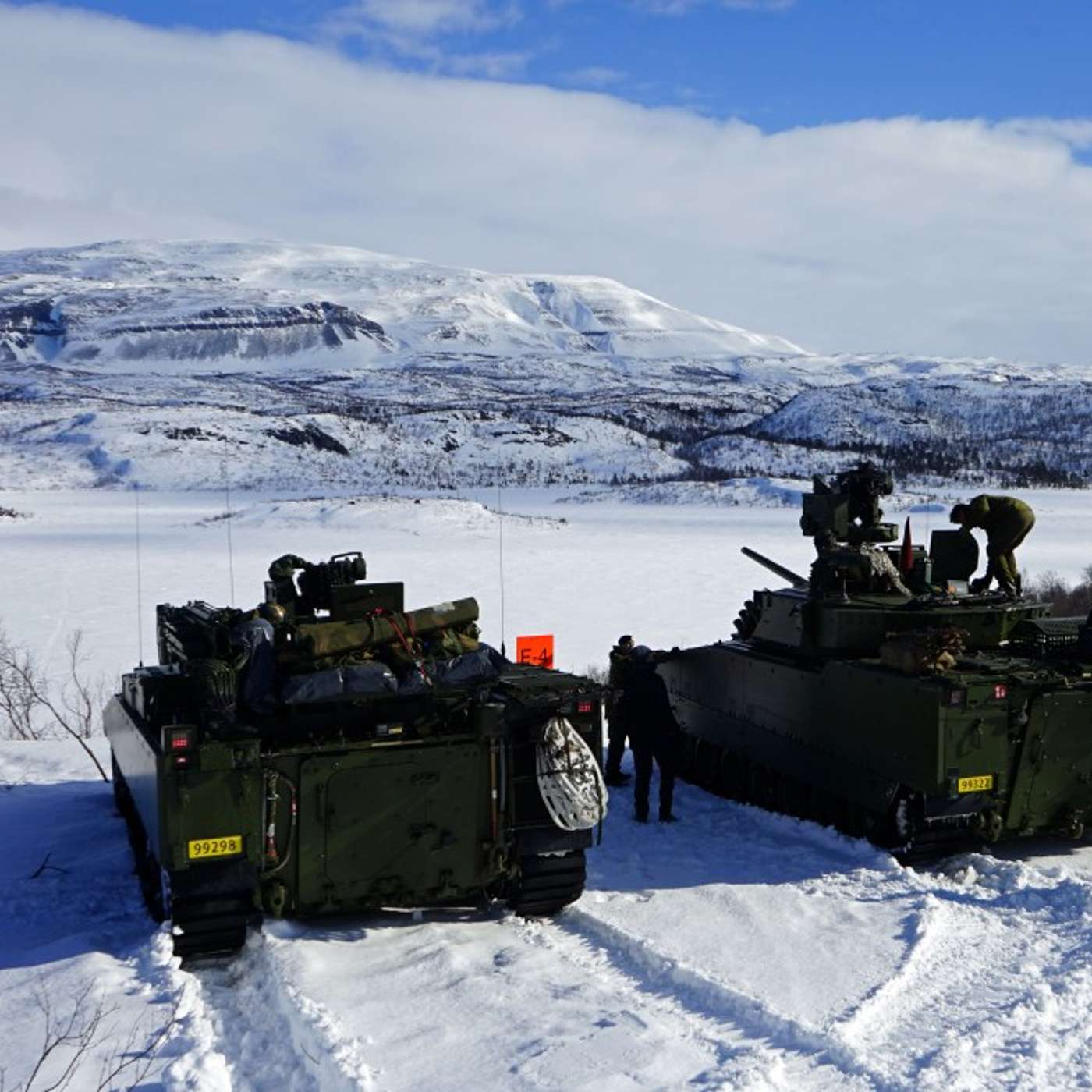 Норвегия увеличит расходы на оборону посреди года