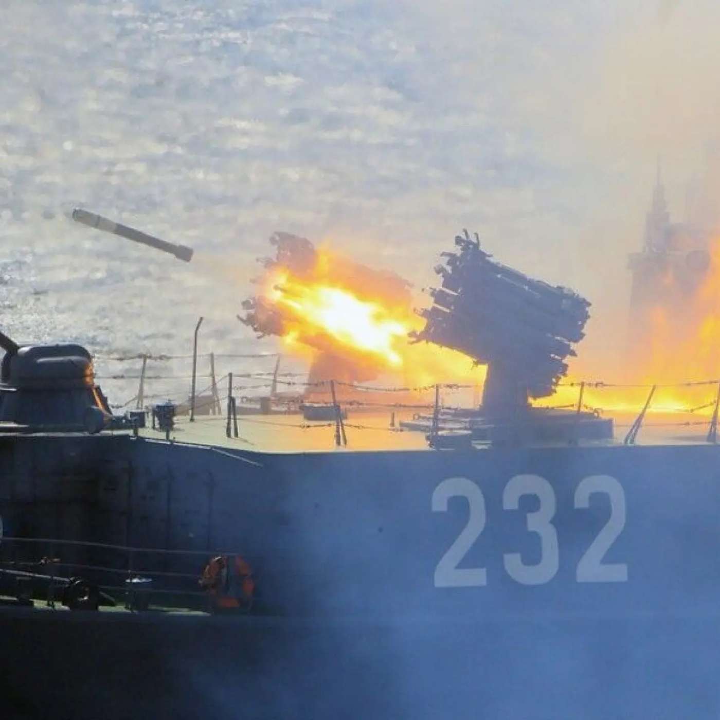 Северный флот продолжает учения вблизи норвежских вод