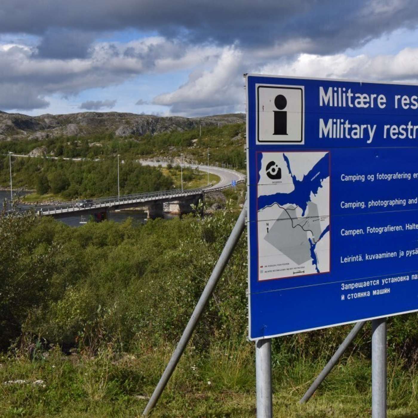 Российские рыбаки нарушили правила схода на берег, отправившись на лодке в закрытый район