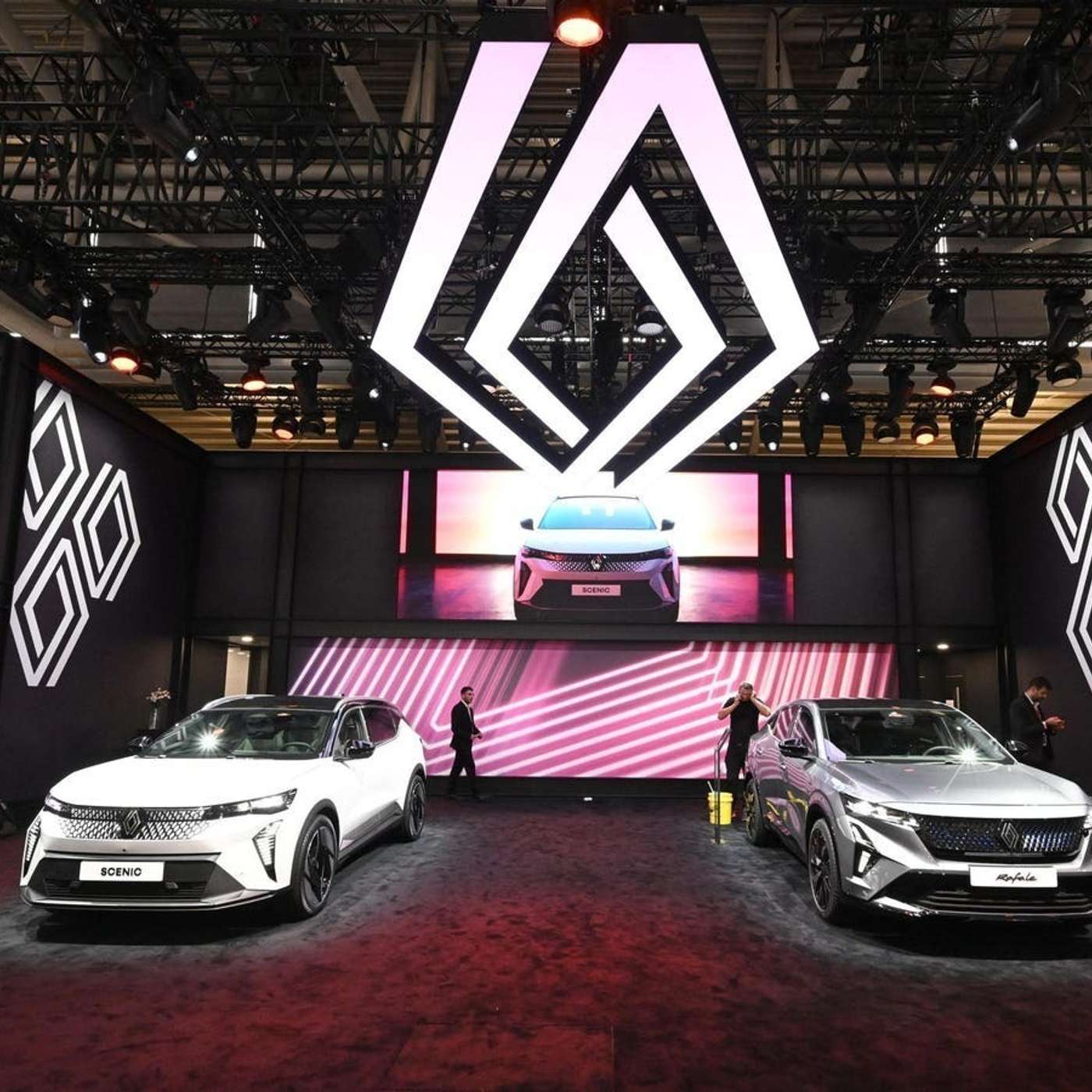 Neuralink tests Telepathy Brain Implant, Apple VR Headset Shatters Preorders, EV Share Sales Stall, U.S. Strikes Back Against Cyber Attack, and more...