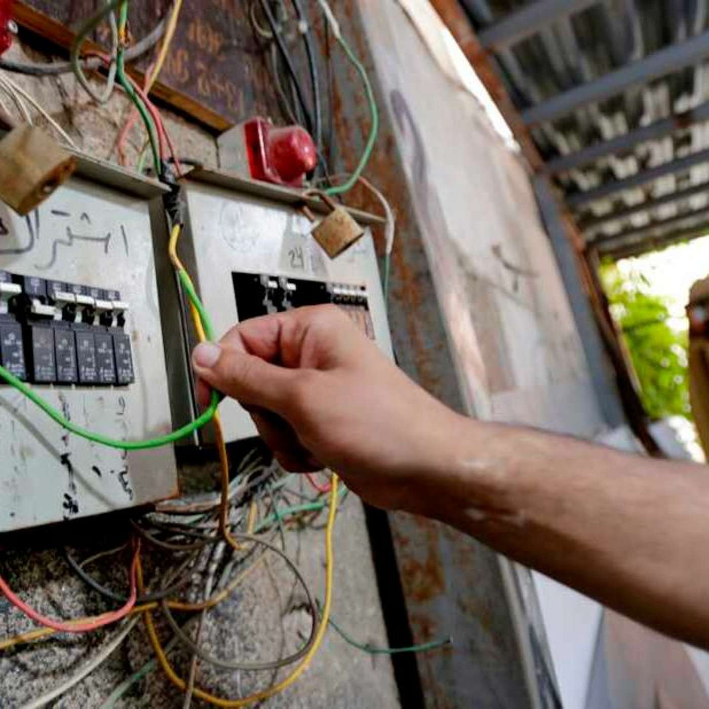 Lebanon Power Outage Ends After Army Sends Emergency Fuel (11.10.21)