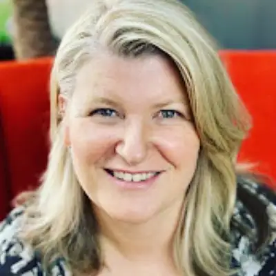 Dr Beth Russ