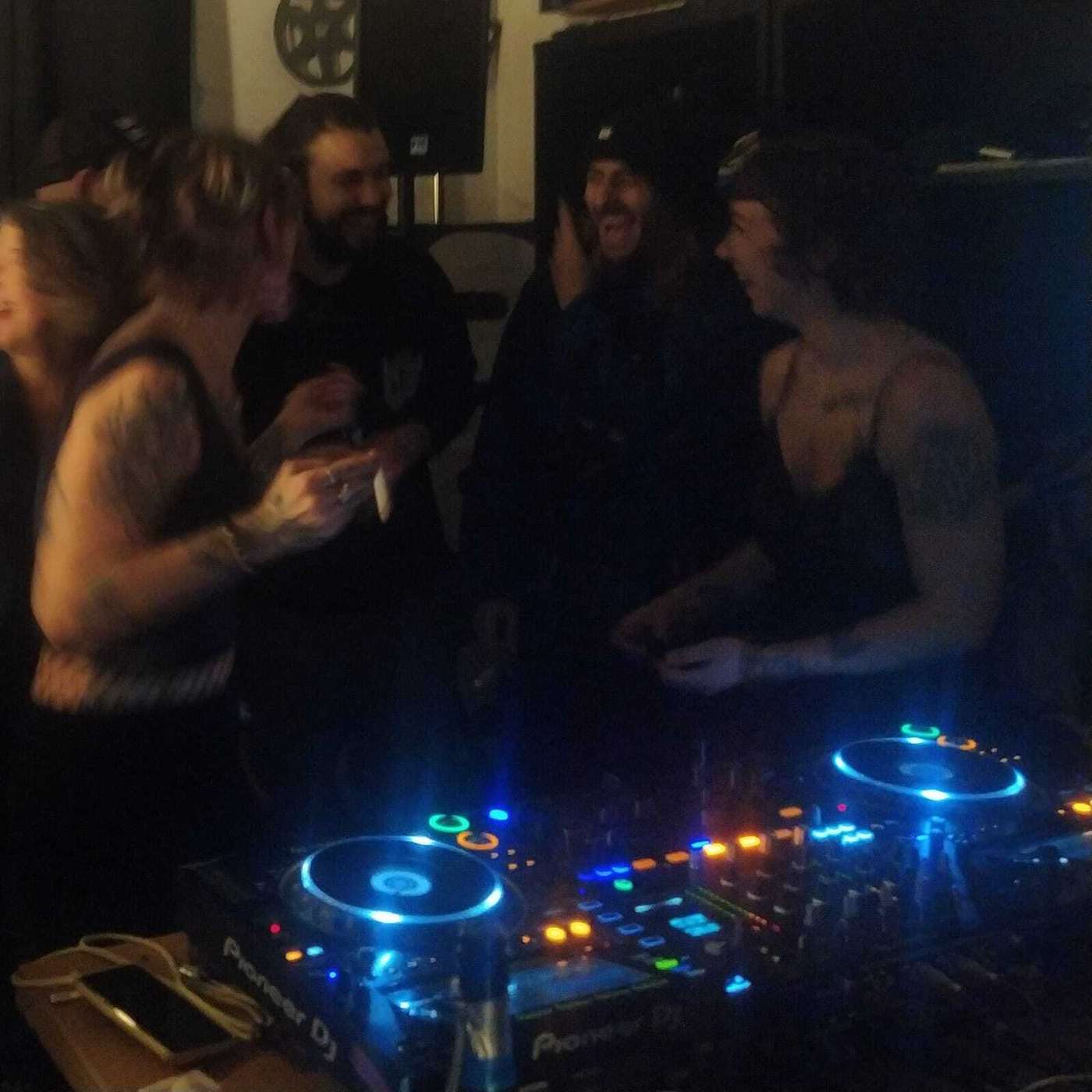 Les Soeurs Malsaines retournent la Radio avec un mix spécial Ouin-Ouin