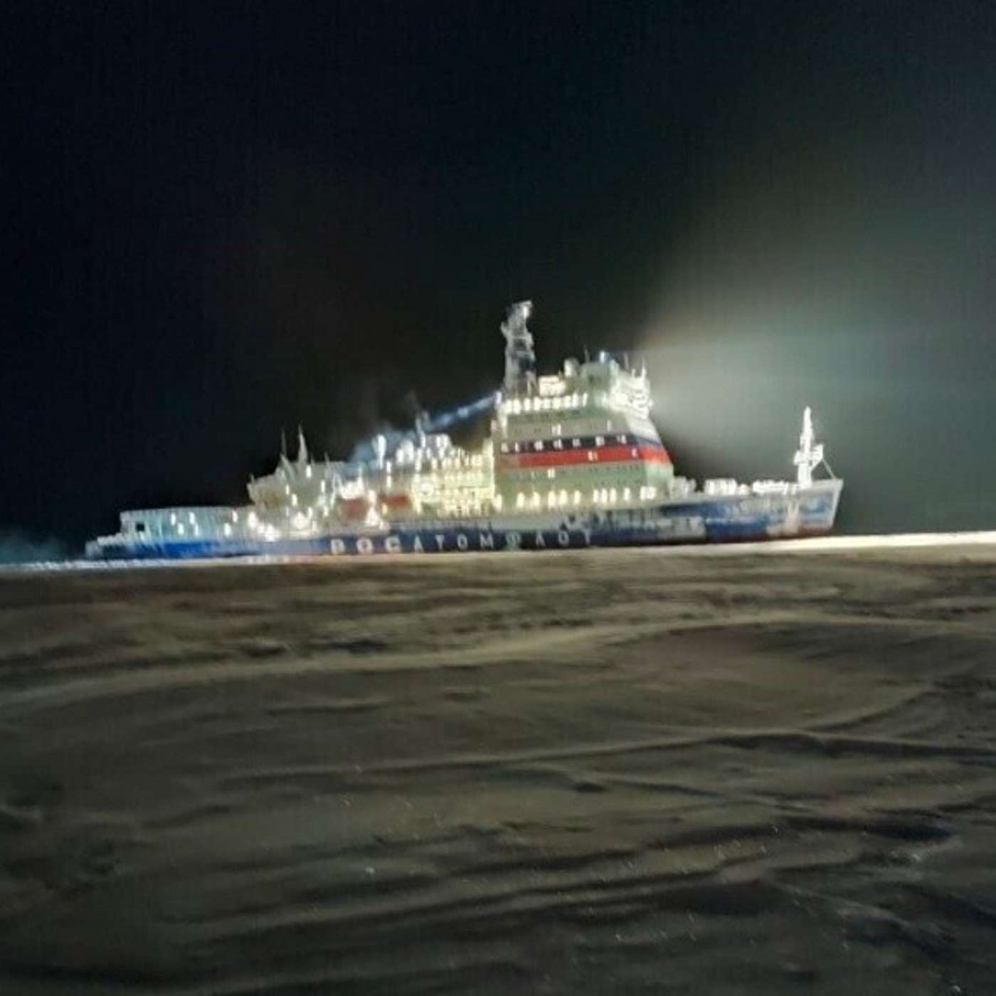 Самый мощный в мире ледокол совершил первый рейс по арктическому маршруту