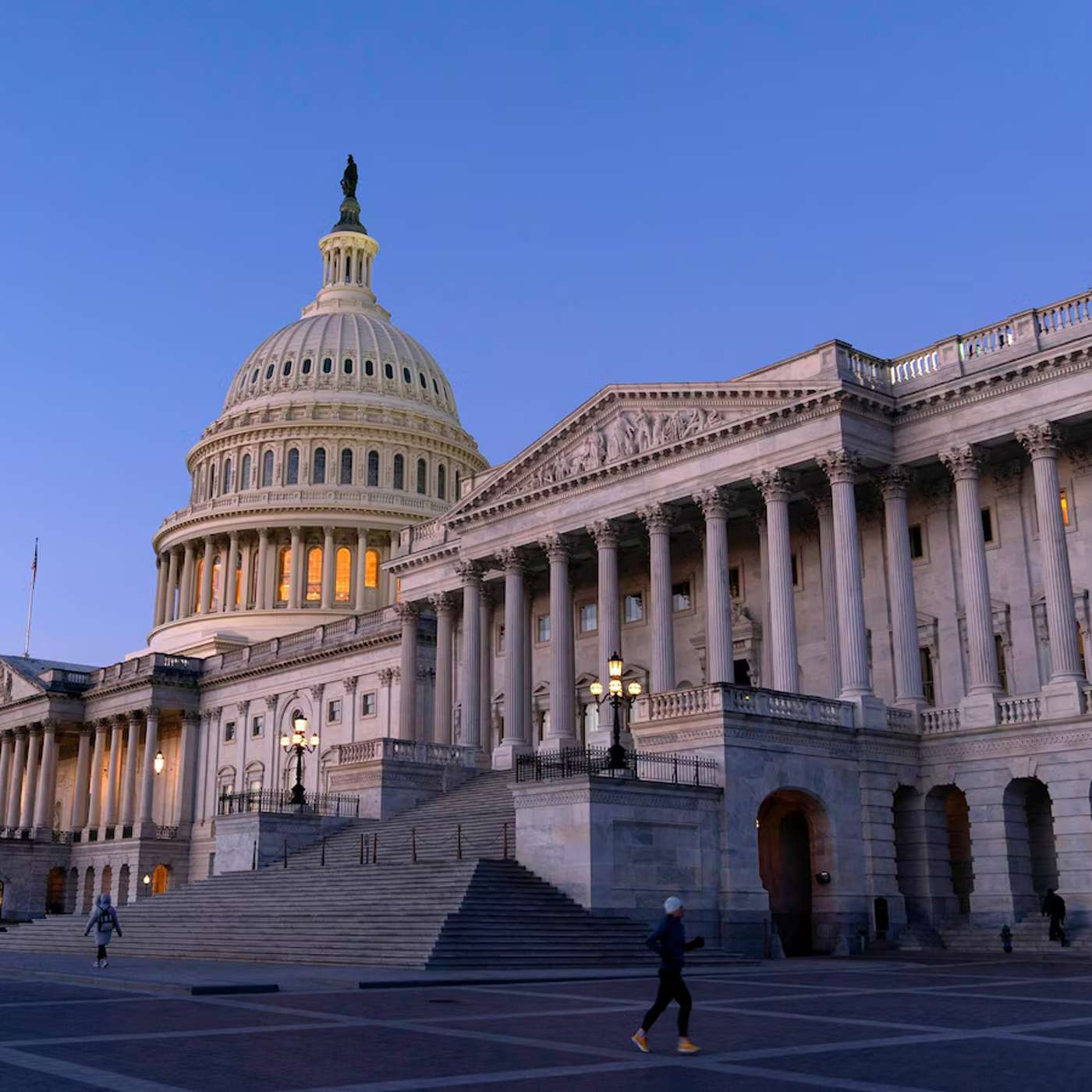 Phoenix Breaks Heat Record, Man Jailed for Threatening Calls, Latina Women Boost US Economy, Judge Halts Trump's Campaign Music, and more...