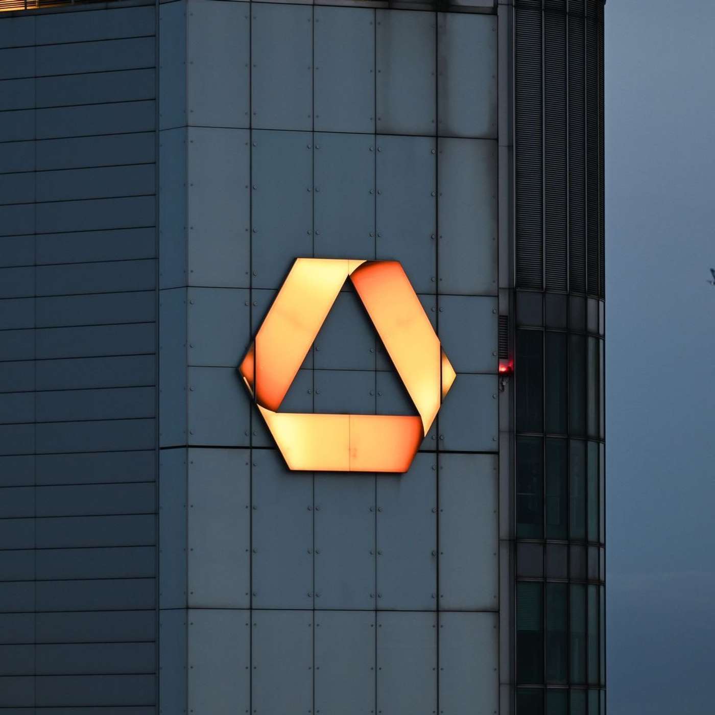 UniCredit Bids for Commerzbank, Gen Z Warned on AI Finance, Crypto Platform Faceoff 2026, Hana and Standard Chartered Forge Digital Asset Alliance, and more...