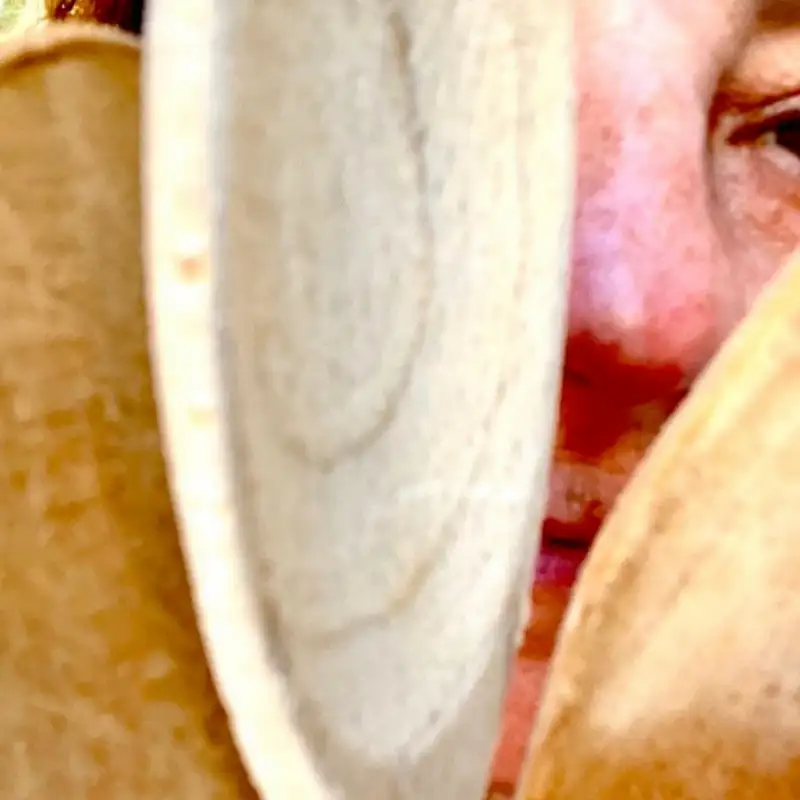 A step by step guide to wooden spoon carving [Small Audio Art]