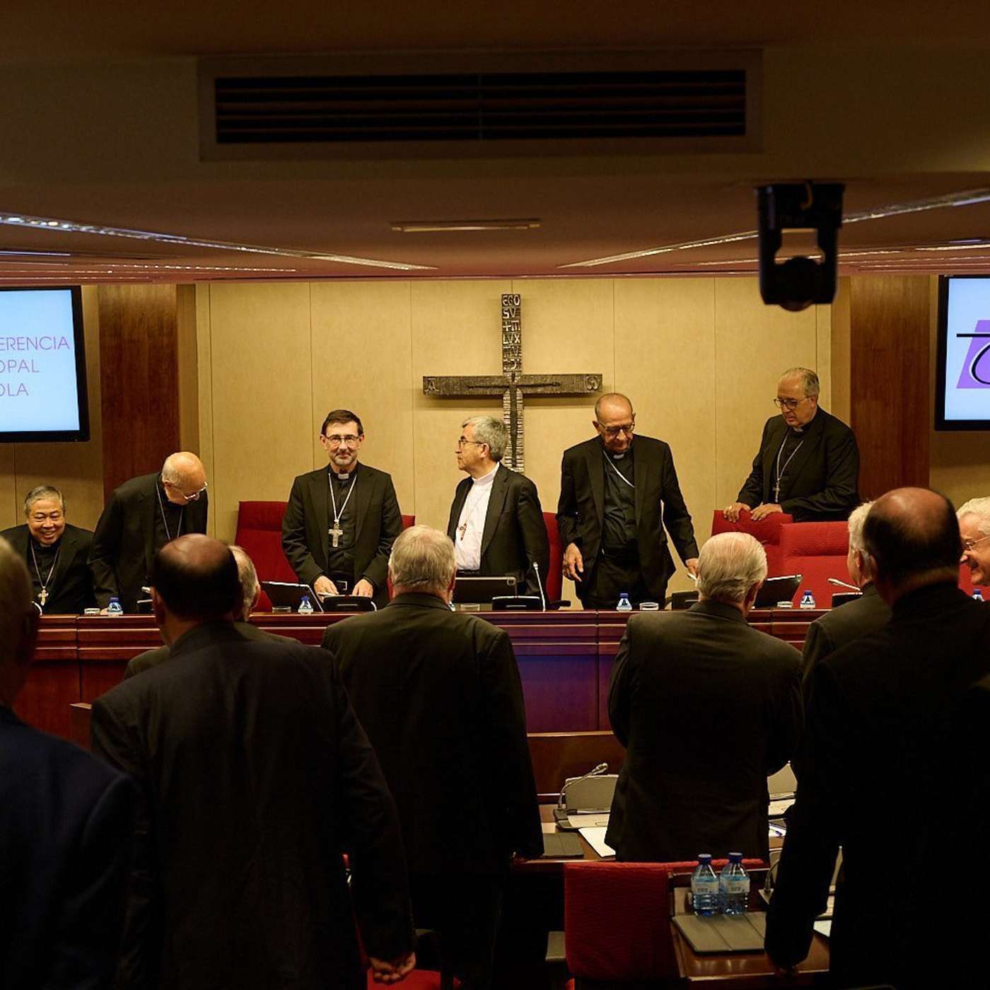 PSG Clinches 14th Super Cup, Spain and Church Forge Victim Pact, Maduro Captured as Trump Rises, EU Weighs Alphabet Wiz Deal, and more...