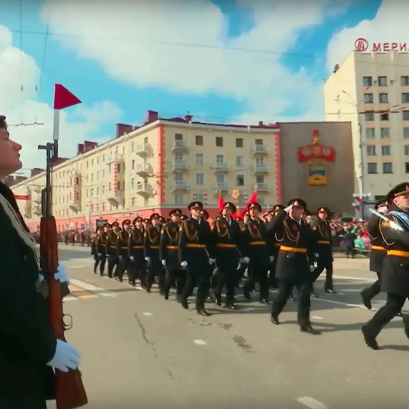 ФСБ, ГУГИ и множество молодых бойцов прошли маршем на параде Победы в Мурманске