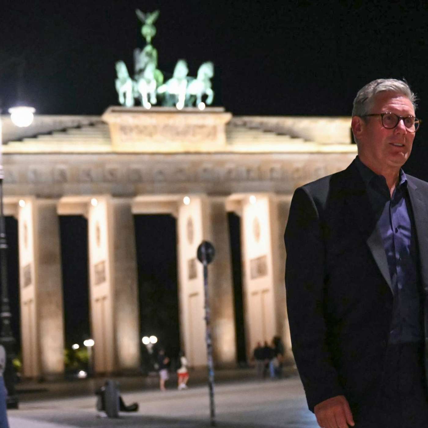 Starmer Signs New Treaty with Germany, Typhoon Shanshan Batters Japan, Super Micro Shares Plummet 20%, Maria Luís Albuquerque's Controversial Nomination, and more...