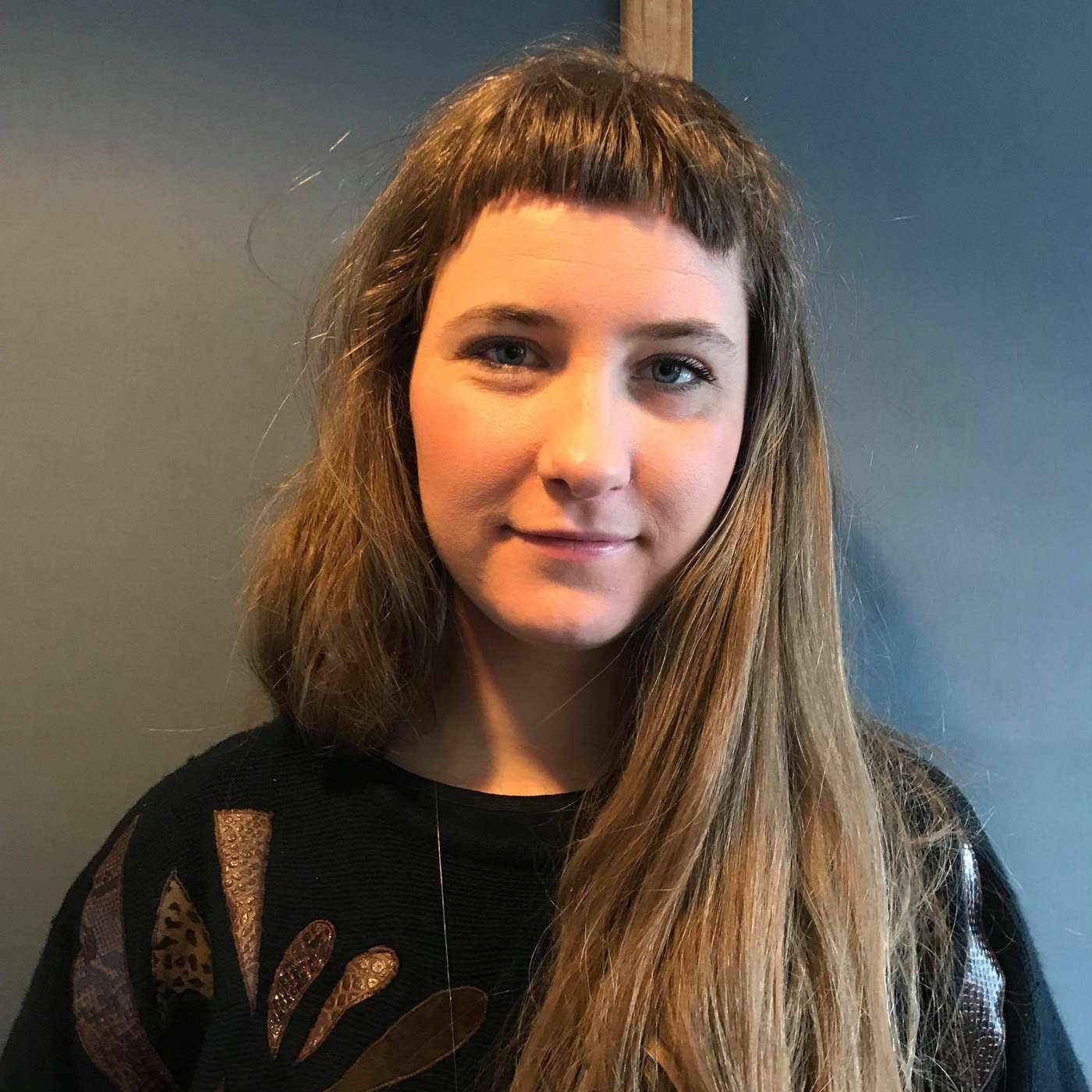 Fredag 29.03 - Synne Sanden, Solskjær og "The Dirt" episode artwork