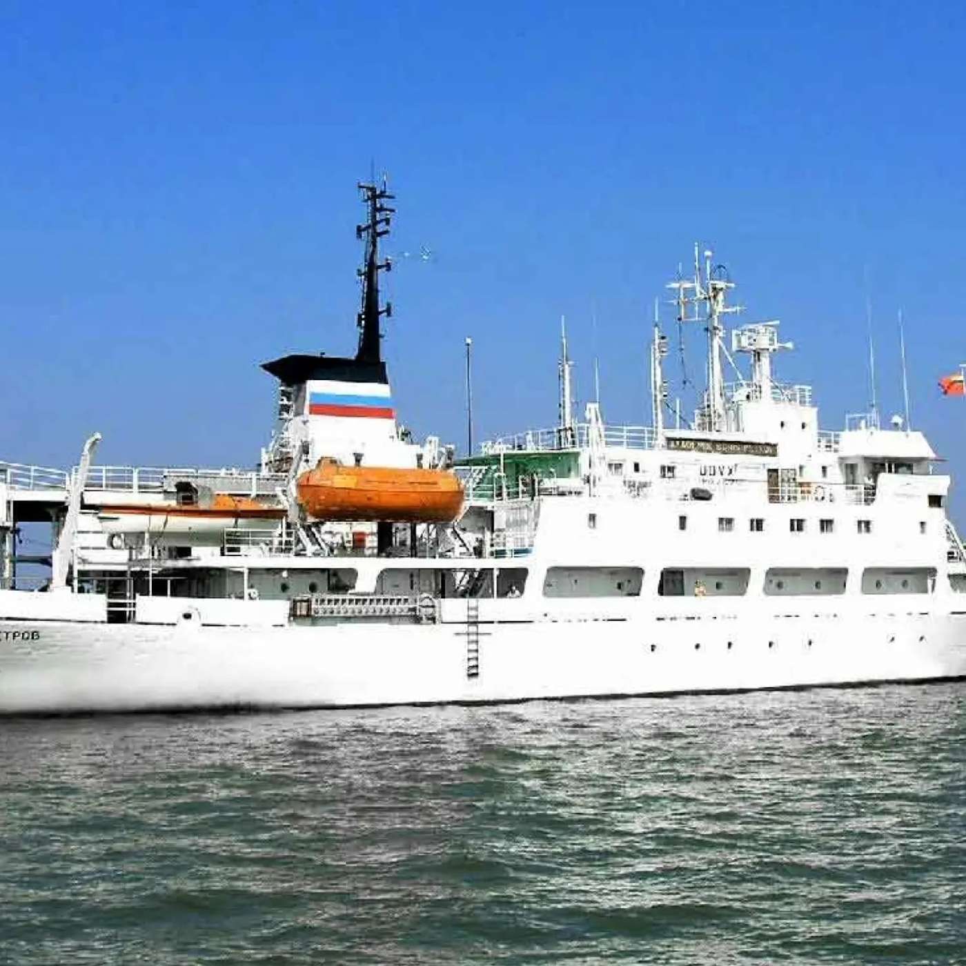 Российские "шпионские корабли" следят за крупными арктическими учениями немецкого флота