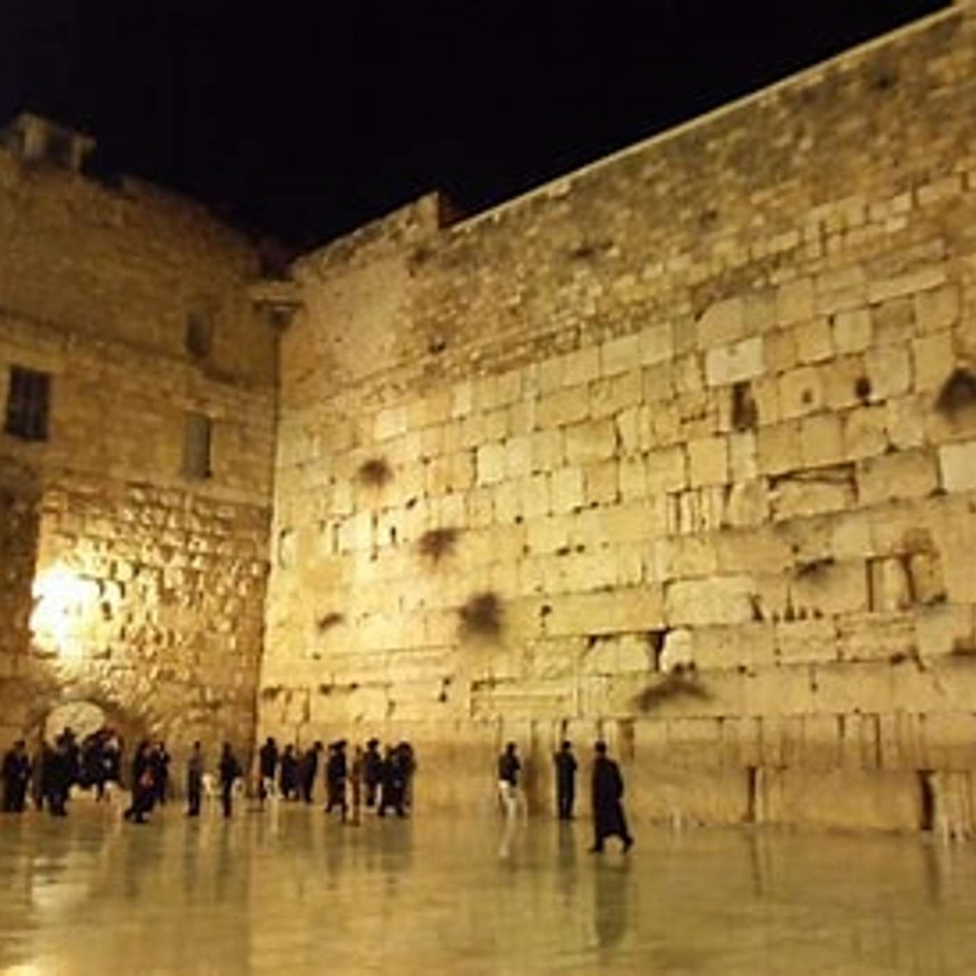 Rav Shalom Sharabi's Midnight Stroll at the Kotel