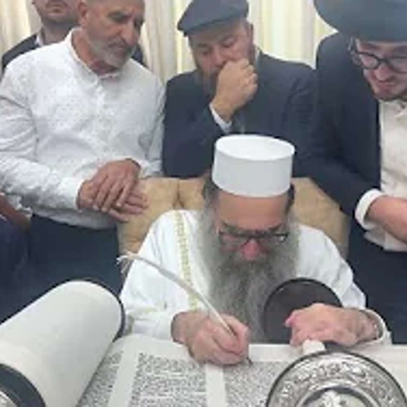 כתיבת אותיות ספר תורה - האדמו"ר רבי יאשיהו יוסף פינטו שליט"א - יום חמישי - כ"ה באלול - תשפ"ה - אשדוד