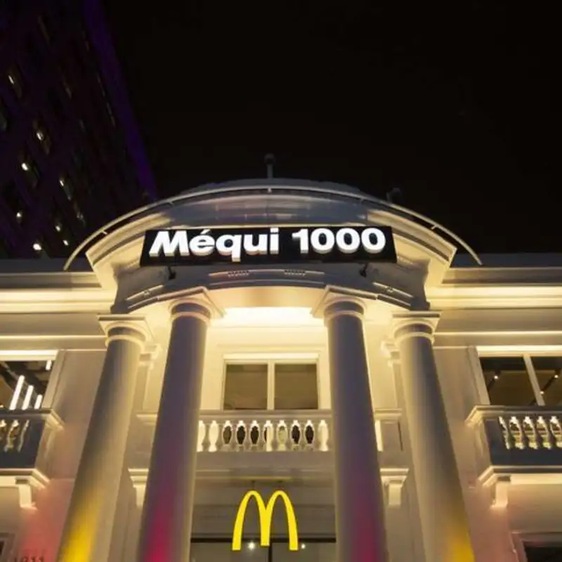 S07:E09 - Wait... Is Méqui Donalds a thing?