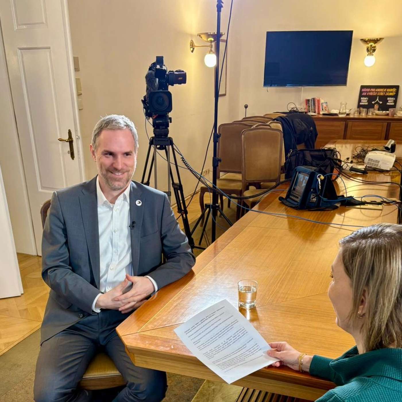 Zdeněk Hřib /Piráti/, vztahy mezi vládou a opozicí, budoucnost Pirátské strany. V pořadu: spory ve sněmovně a s Hradem, Senát řeší bydlení