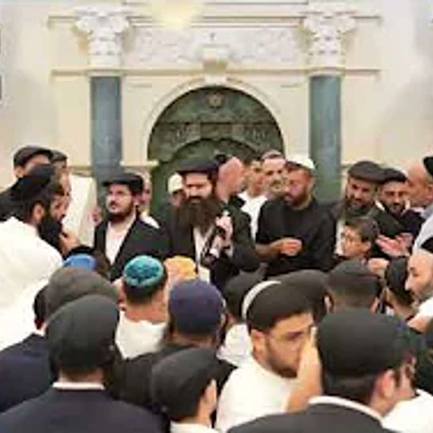 חלוקת חלות ויין - בנש"ק הרה"צ כבוד הרב - יואל משה פינטו שליט"א - יום חמישי - ז' אלול - תשפ"ו - אשדוד