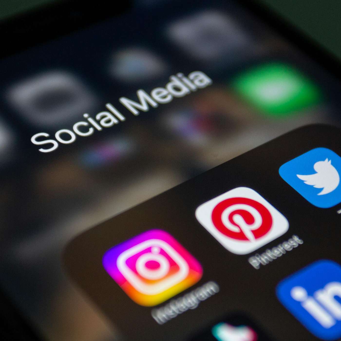 Interdiction aux réseaux sociaux aux moins de 15 ans : « une grande avancée » avec Fabien Lebrun, sociologue à l&rsquo;Université de Nantes