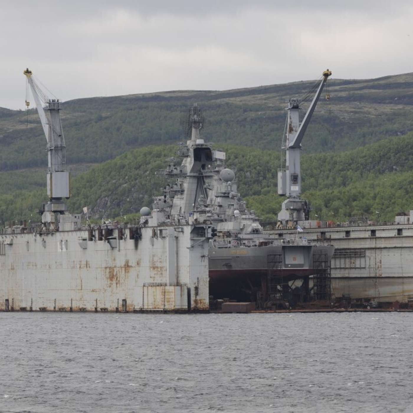 «Роснефть» поднимет затонувший в Кольском заливе док