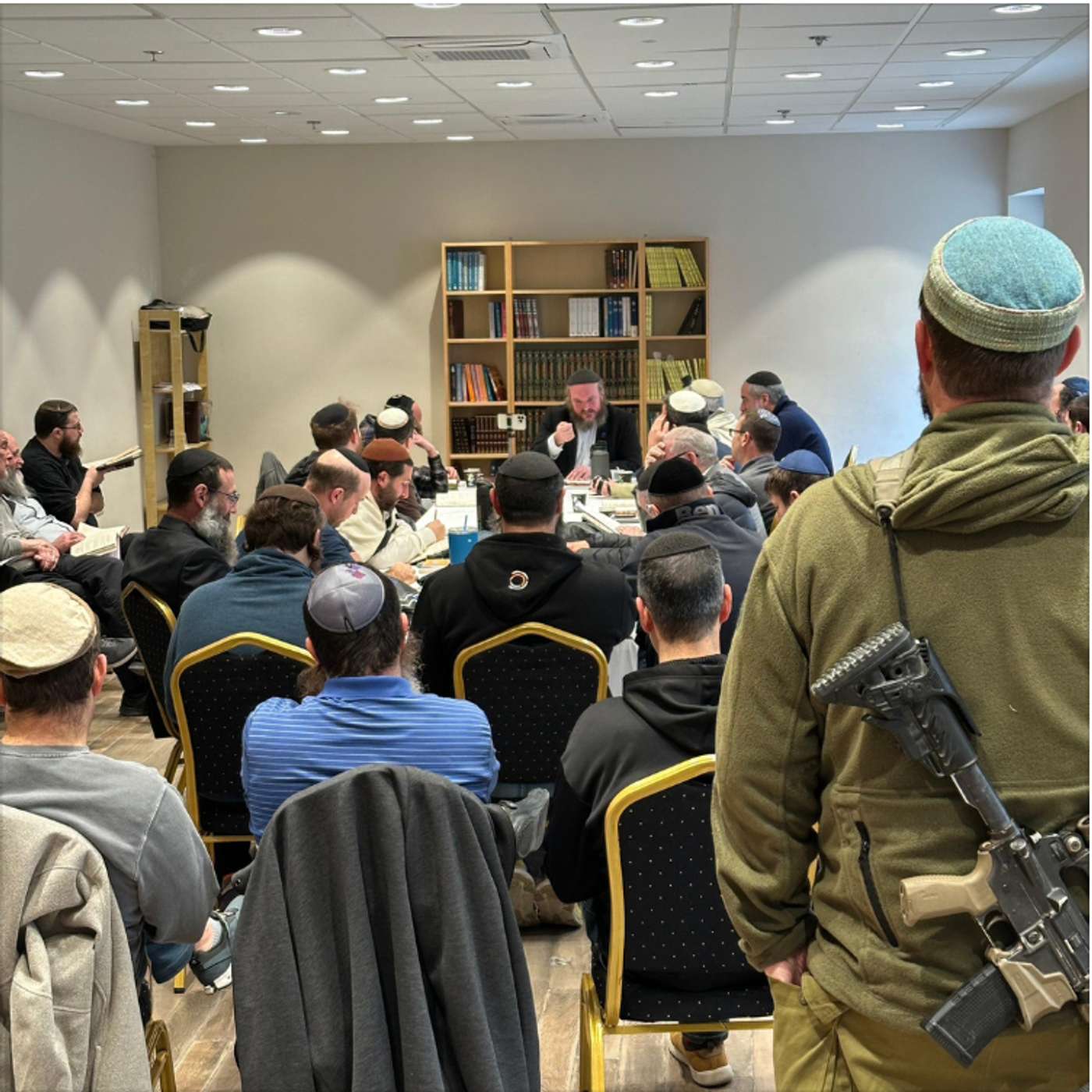 The Glory of the Shabbos Candles The Glory of the Shabbos Candles