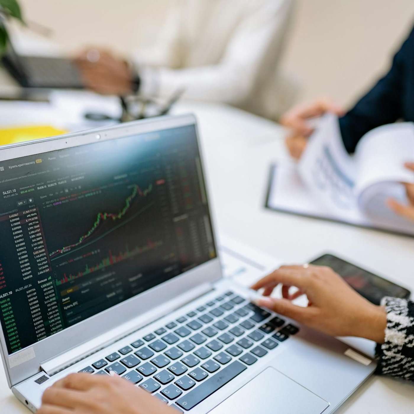 This Agency Tracked 572,381 AI Prompts Weekly. Here Is What They Found