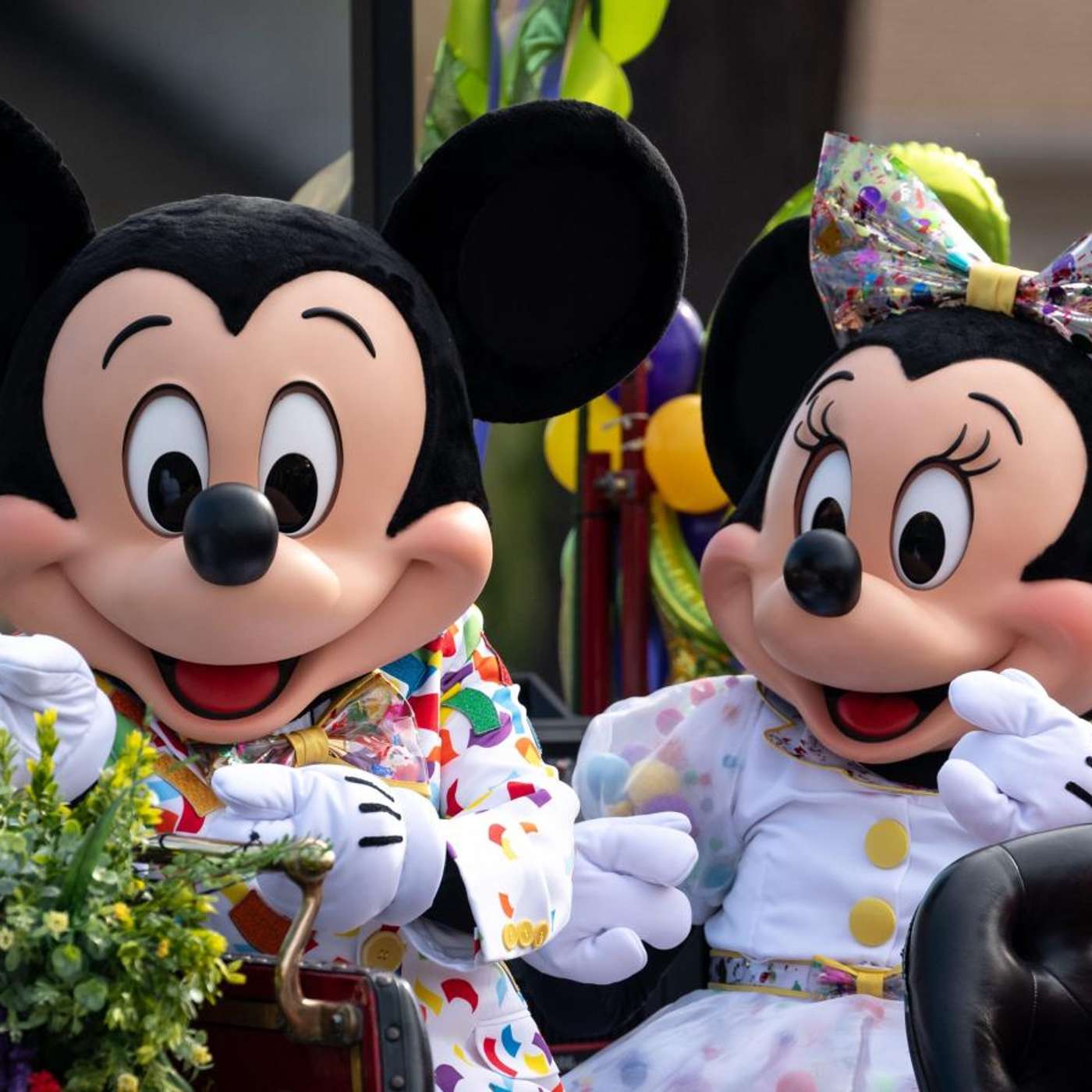 Hochul Halts NYC Pricing, Disney's $17B Theme Park Deal, Curtis Bashaw Shocks GOP Primary, Air Quality Alerts in Northeast, and more...