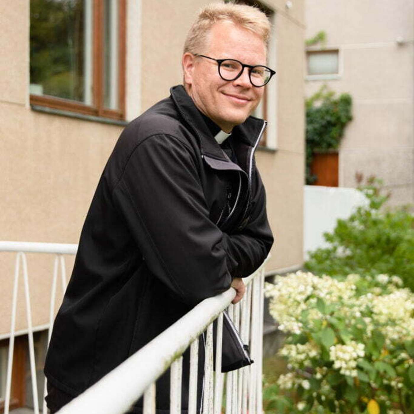 07/22: Oskari Juurikkala muuttui "militantista ateistista" katolisen kirkon vanhoilliseksi mielletyn organisaation jäseneksi episode artwork