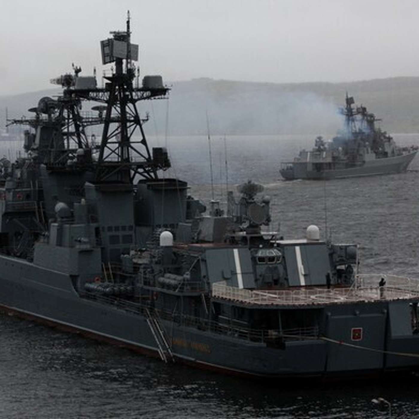 Северный флот проводит учения в Баренцевом море