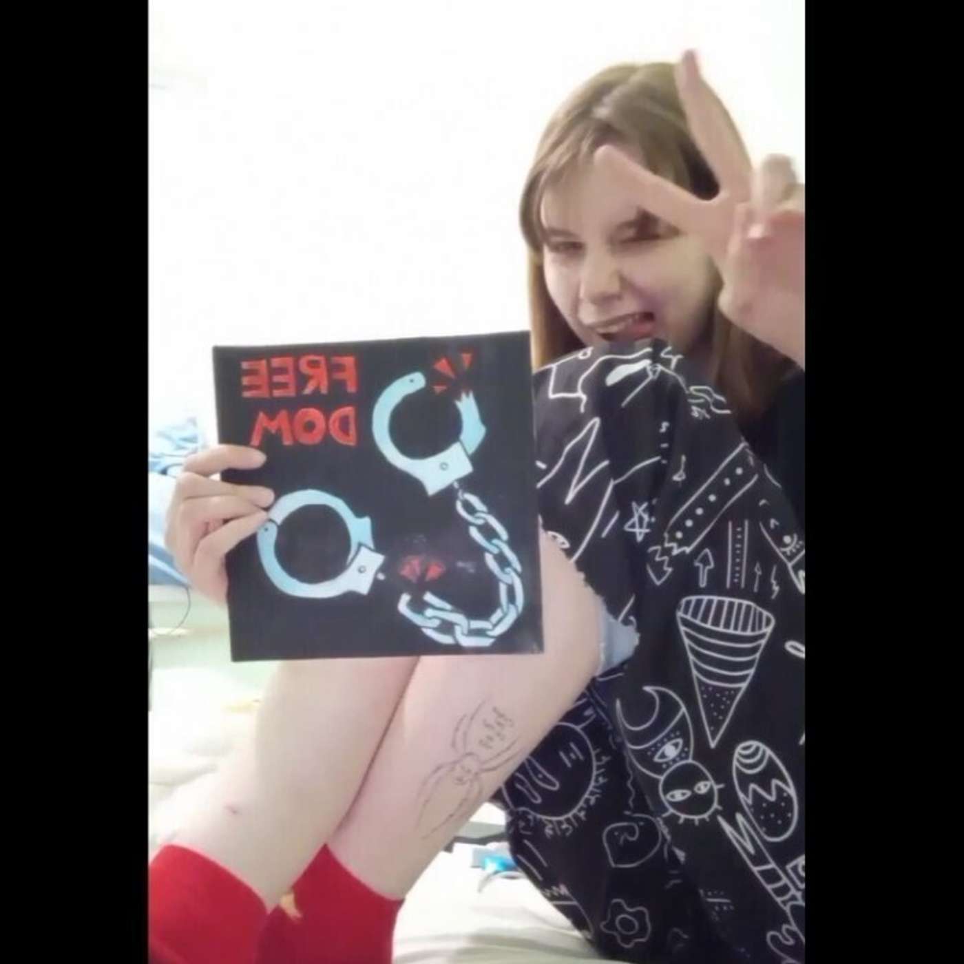 Обвиняемая в дискредитации ВС РФ студентка Олеся Кривцова уехала из России