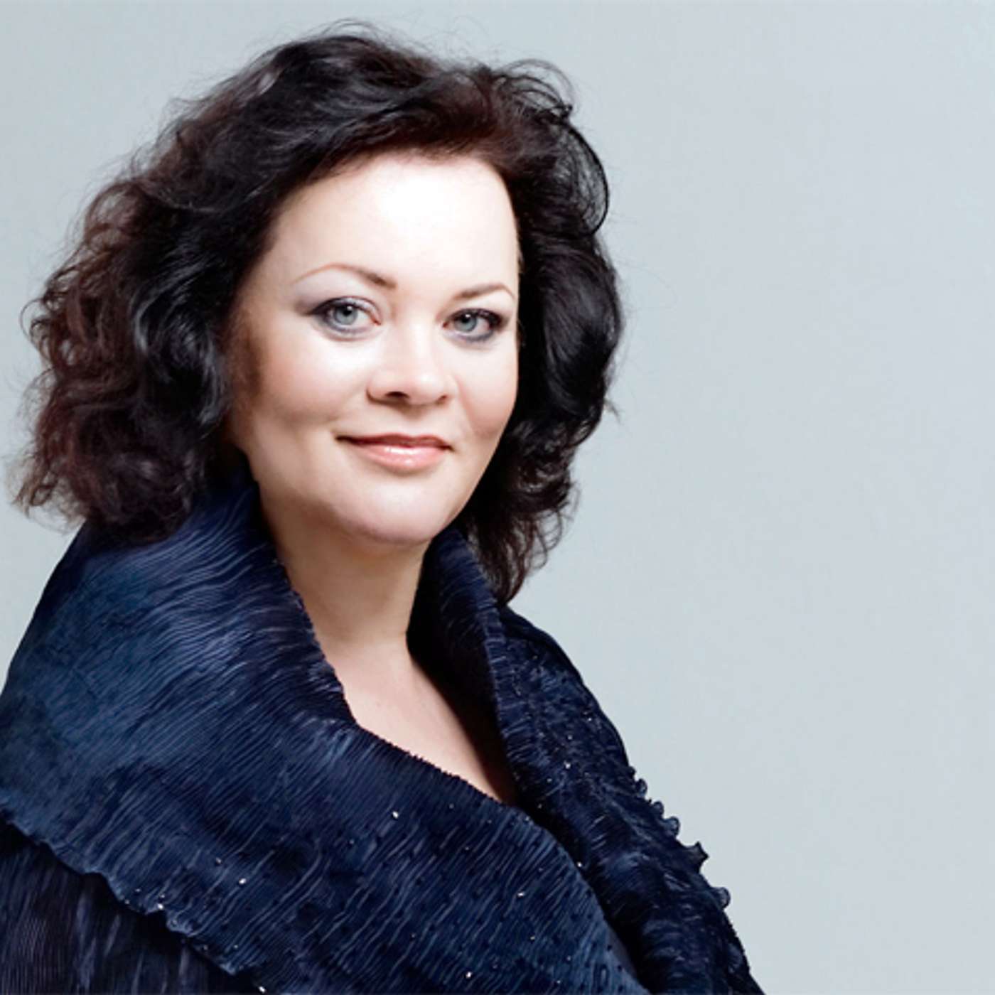 L'Aria che Tira…pillole di lirica -  Stride la vampa  - (Il Trovatore) - Violeta Urmana