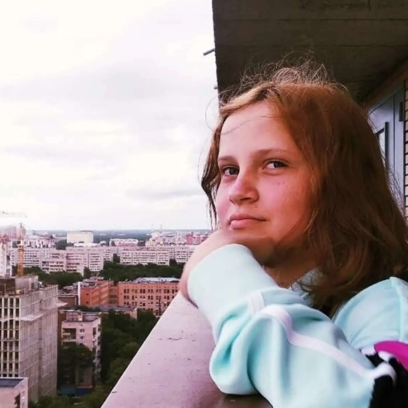 Школьница получила 4 года за шутку с фотографией участников РДК Школьница получила 4 года за шутку с фотографией участников РДК