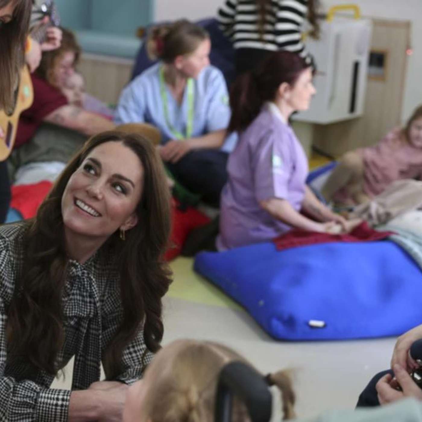 Princess Kate Embraces Philanthropy, Bulgarian National Jailed for Fraud, Asda Workers Win Equal Pay, Experts Urge Action on Cancer Delays, and more... episode artwork