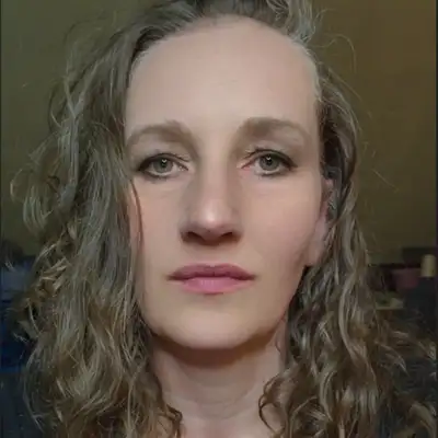 Holly Janes