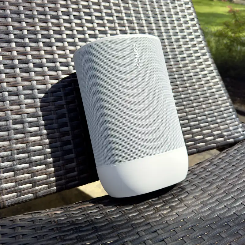 iPhone 15 Pro Max, Yale's Apple HomeKey Lock, Zemismart's Matter + Zigbee Hub