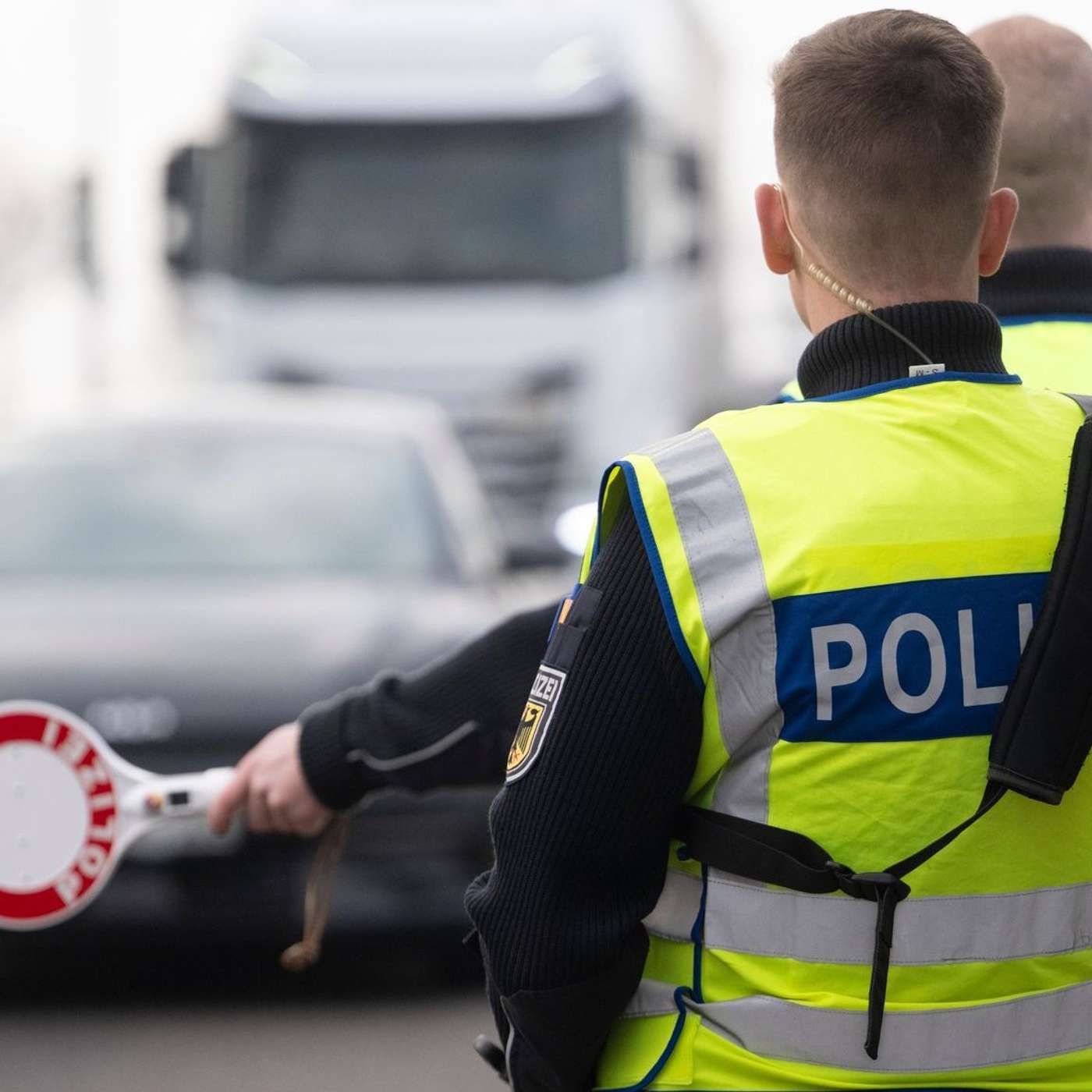 VW Targets 20 Percent Cost Cut, Clinton Slams Trump Ukraine Policy, Germany Extends Border Checks, Rail Project Postponed By Winter, and more...