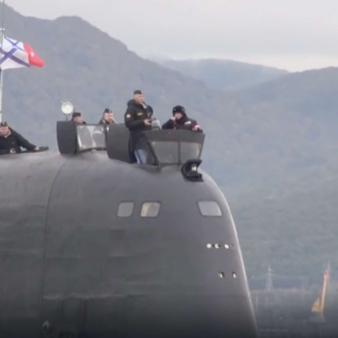 Атомные подлодки прошли подо льдами Арктики из Баренцева моря в Тихий океан