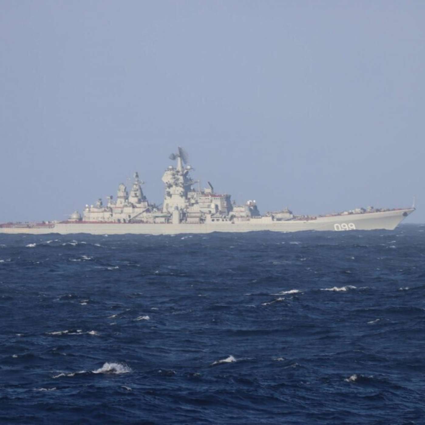 Тяжелый крейсер провел стрельбы в Норвежском море