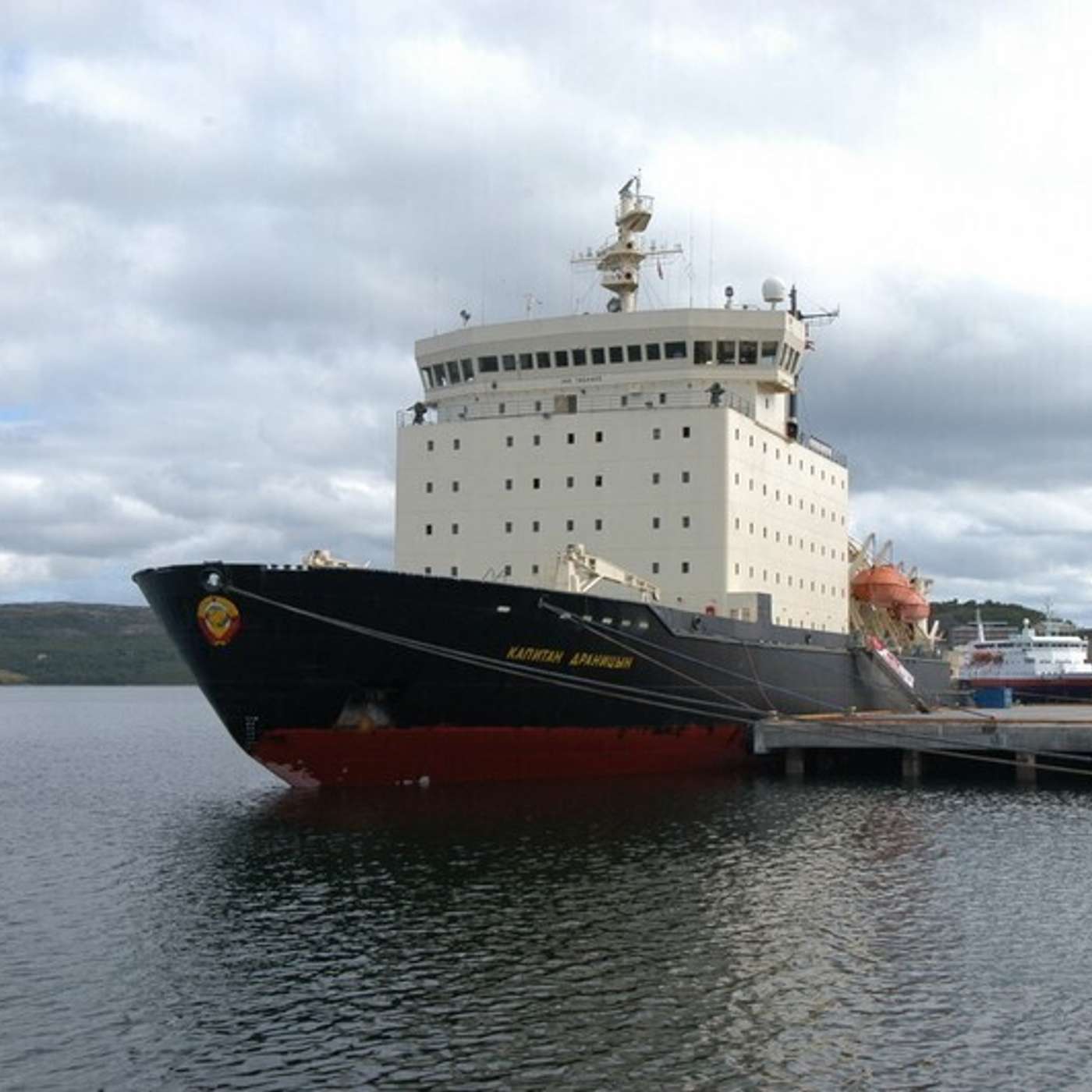 Старые ледоколы модернизируют для круизов Мурманск-Владивосток