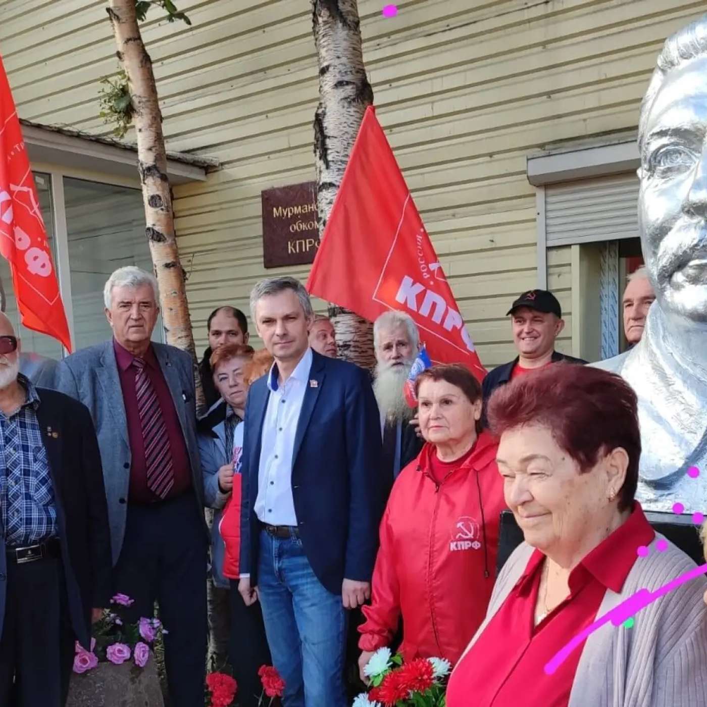 Назад в будущее: в Мурманске открыли бюст Сталина