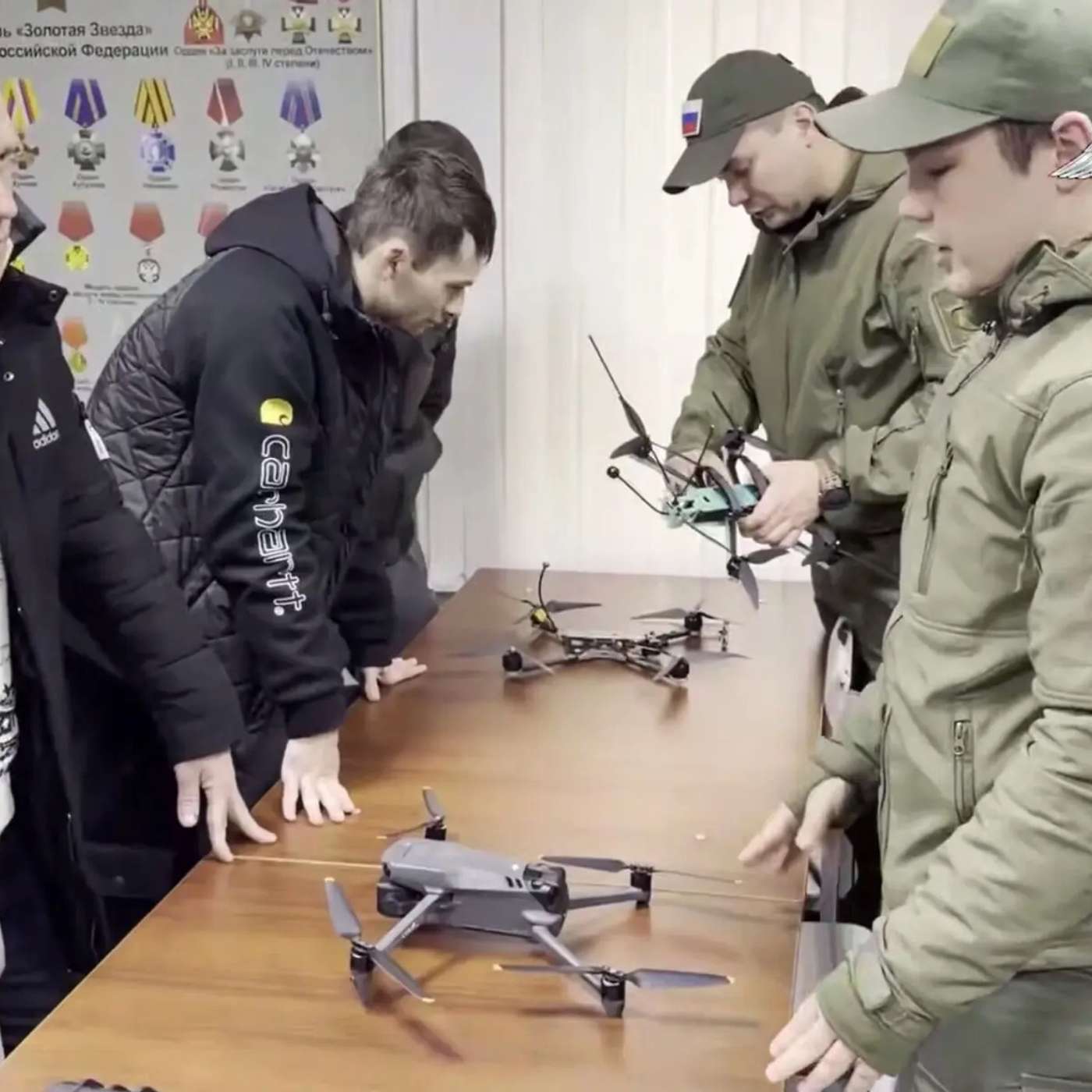 Минобороны вербует операторов дронов, обещая обойти путинский указ о бессрочных контрактах Минобороны вербует операторов дронов, обещая обойти путинский указ о бессрочных контрактах