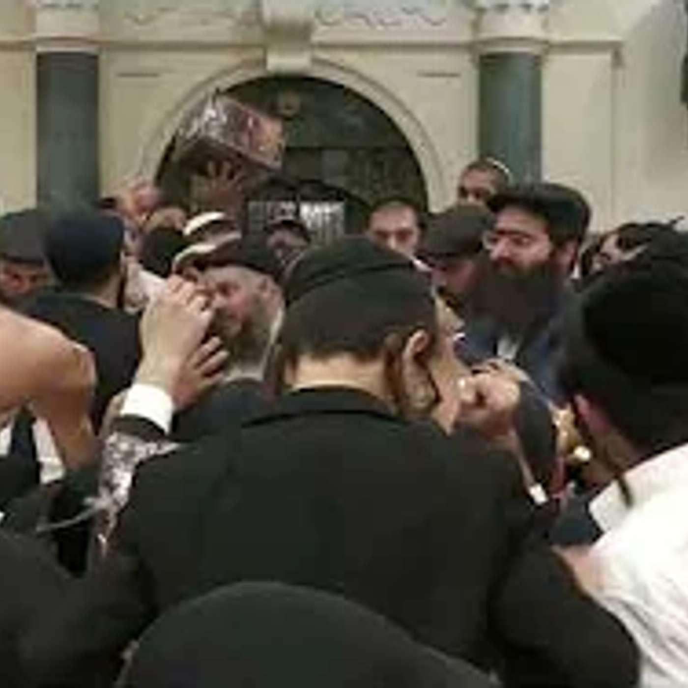 חלוקת חלות ויין - בנש"ק הרה"צ כבוד הרב - יואל משה פינטו שליט"א - יום חמישי - טו חשון - תשפ"ו - אשדוד