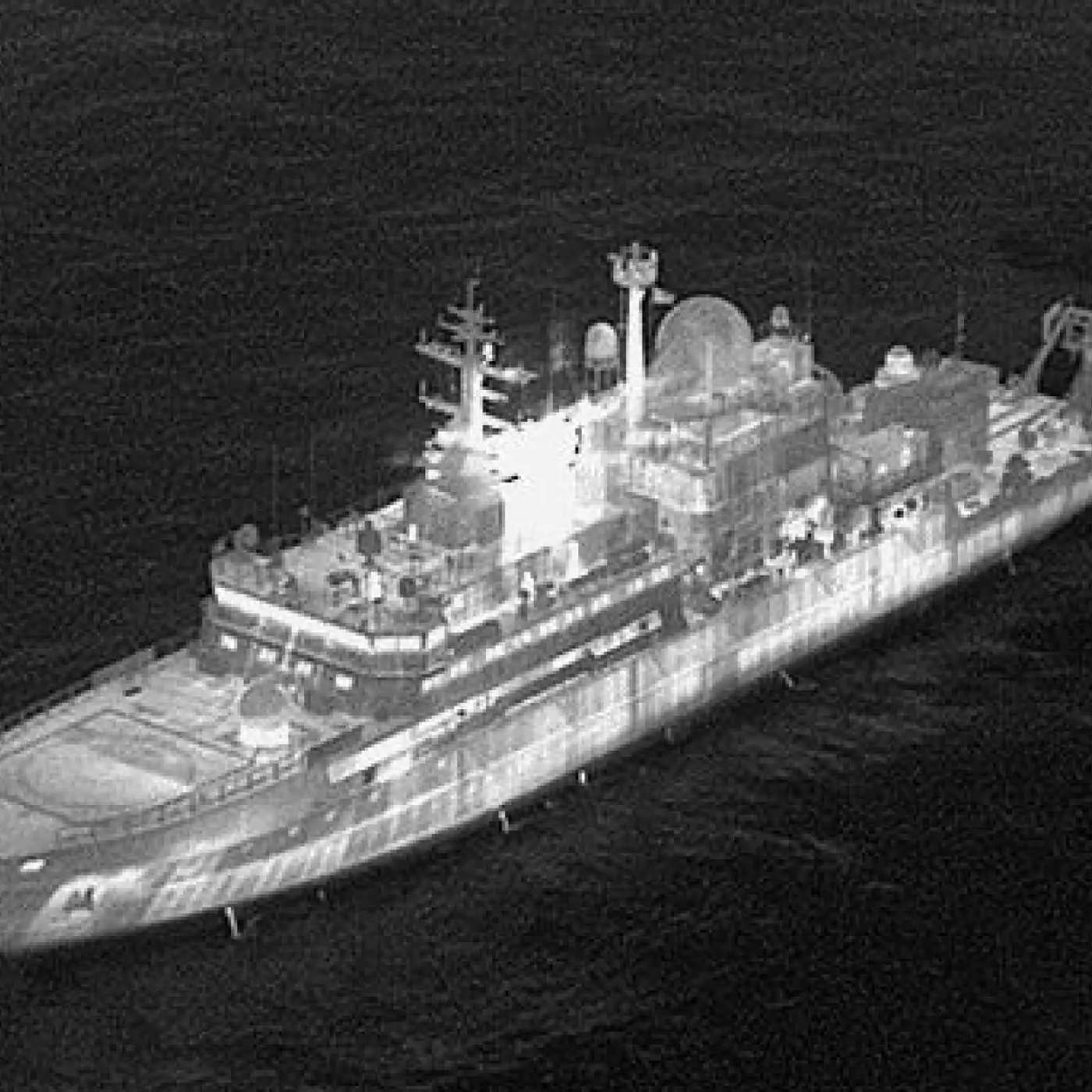 Шпионское судно с Кольского полуострова направило лазеры на британский военный самолет