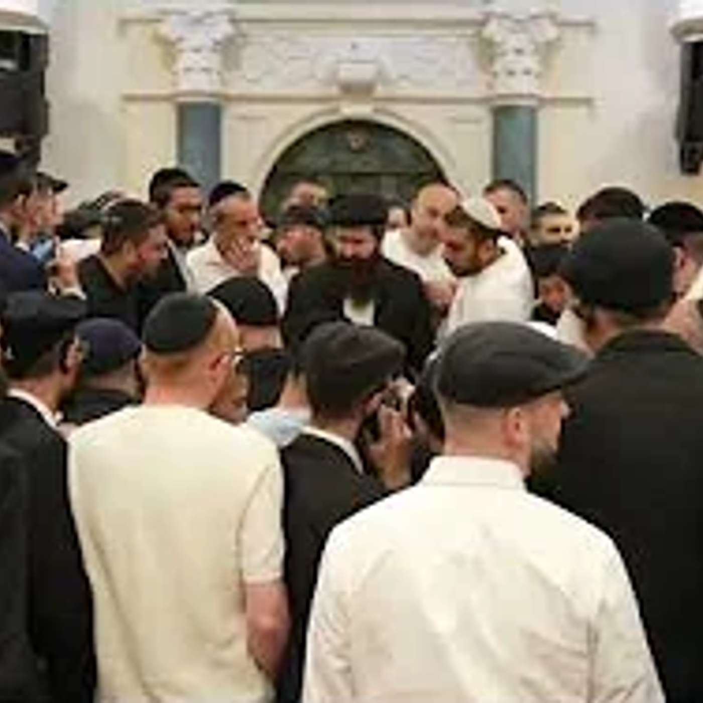 חלוקת חלות ויין - במעמד בנש"ק הרה"צ כבוד הרב - יואל פינטו שליט"א - חמישי - י"ג סיון - תשפ"ו - אשדוד