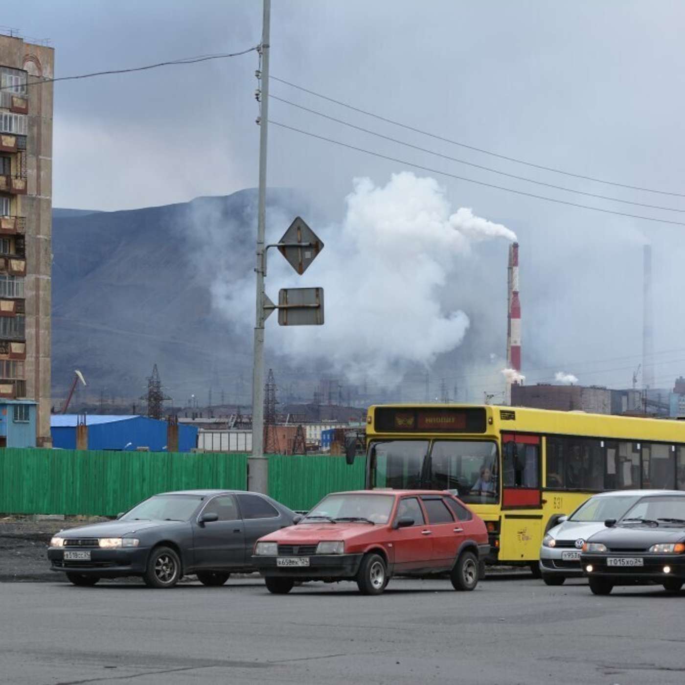 Из-за войны и надвигающегося экономического кризиса в России смягчают экологические требования